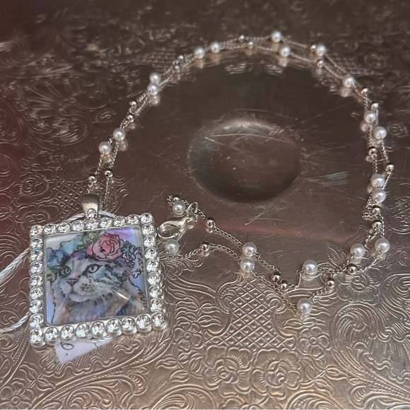 NWT Violet Cottage Pendant Necklace Cat With Floral Crown Silver Tone Faux Pearl - Picture 3 of 7